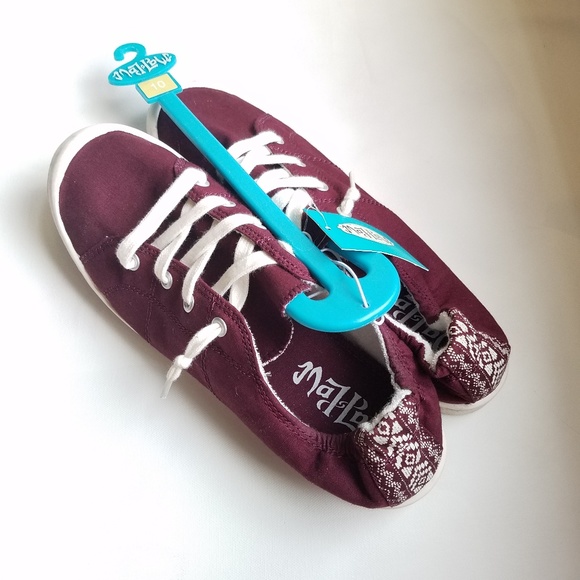 NWT Comfy Burgundy Lace Canvas Sneakers-11 - Picture 5 of 5
